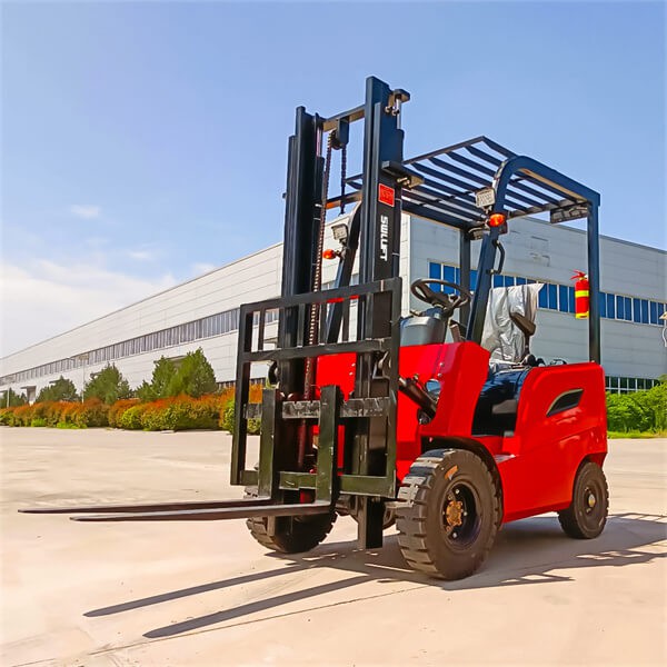 Электрический погрузчик для использования вне помещений