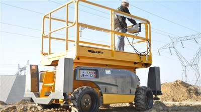 самоходный электрический ножничный подъемник