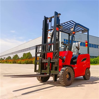 Электрический погрузчик для использования вне помещений